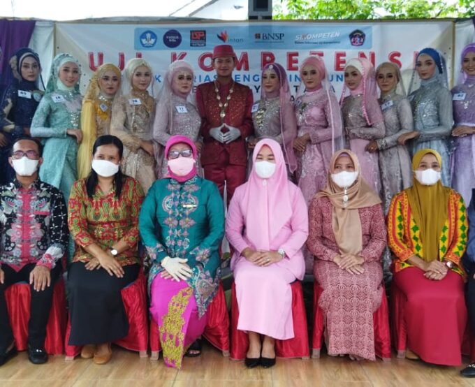 Mengubah Bakat Menjadi Peluang Usaha Lewat Program Kecakapan Khusus Tata Rias PKBM Widya Utama
