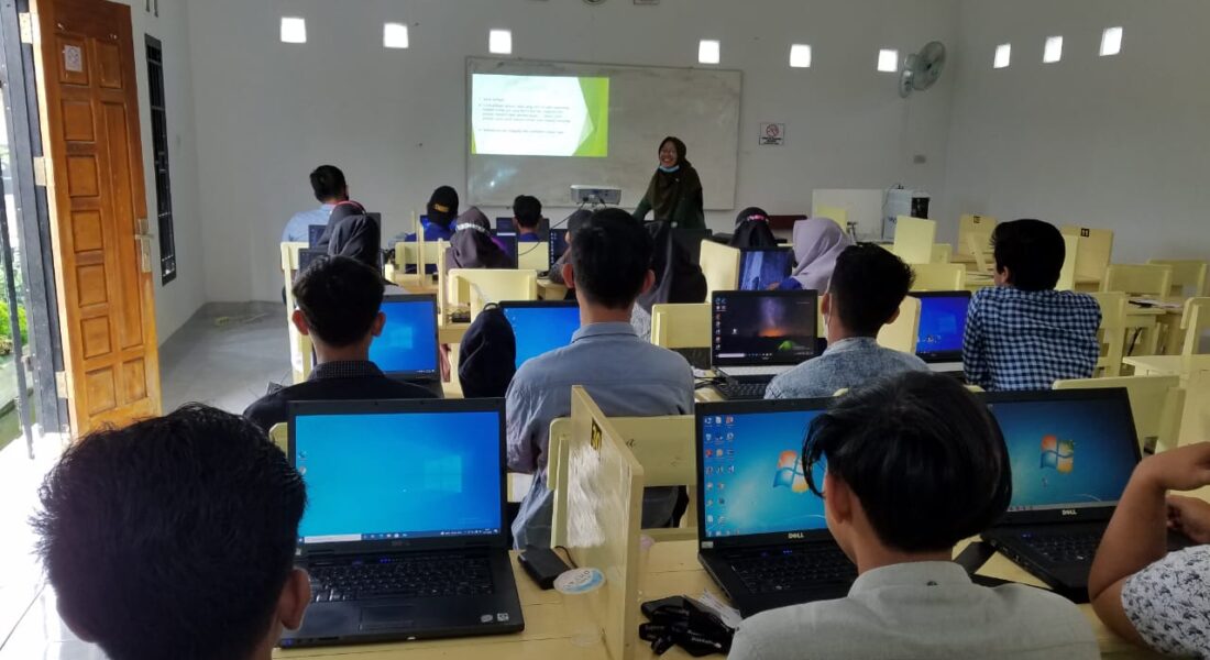 kisah sukses alumni Paket C yang menolak menyerah dan siap melanjutkan kuliah.