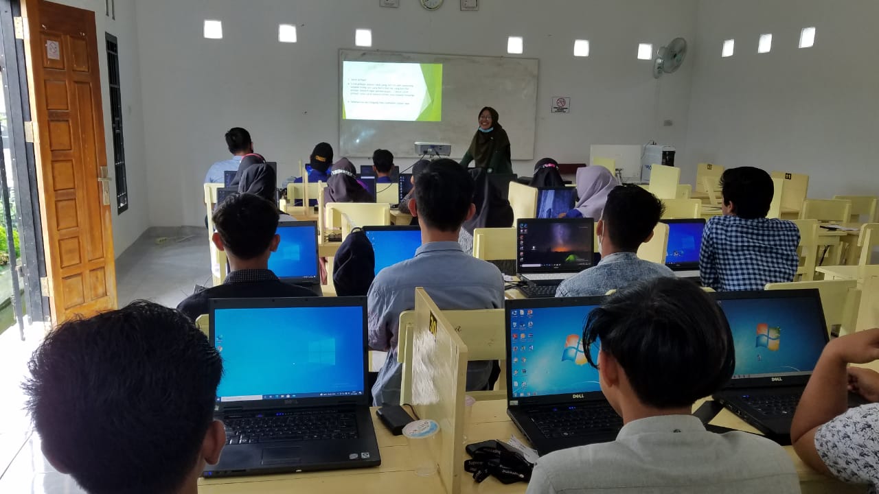 kisah sukses alumni Paket C yang menolak menyerah dan siap melanjutkan kuliah.